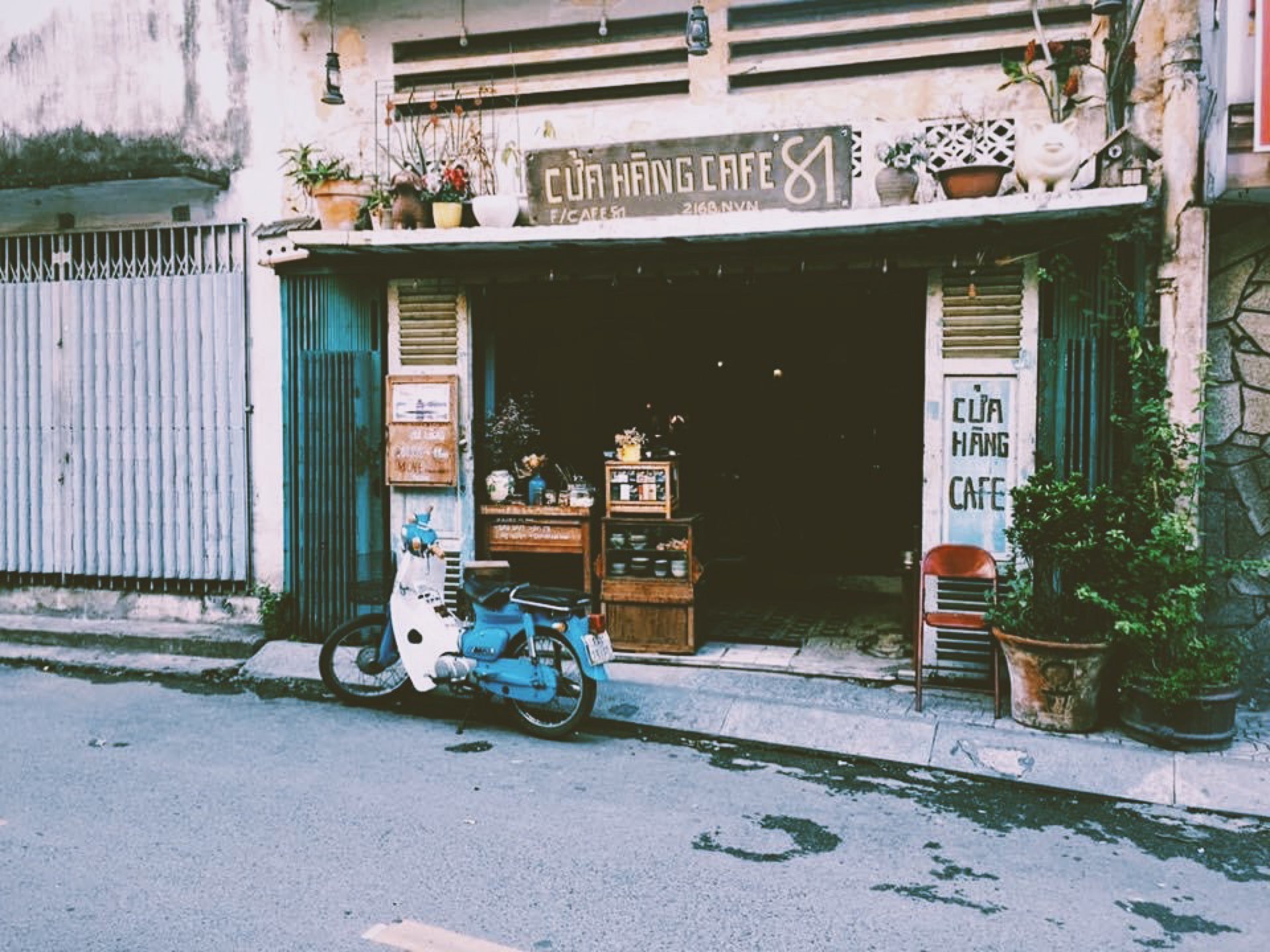 Cửa hàng cafe 81