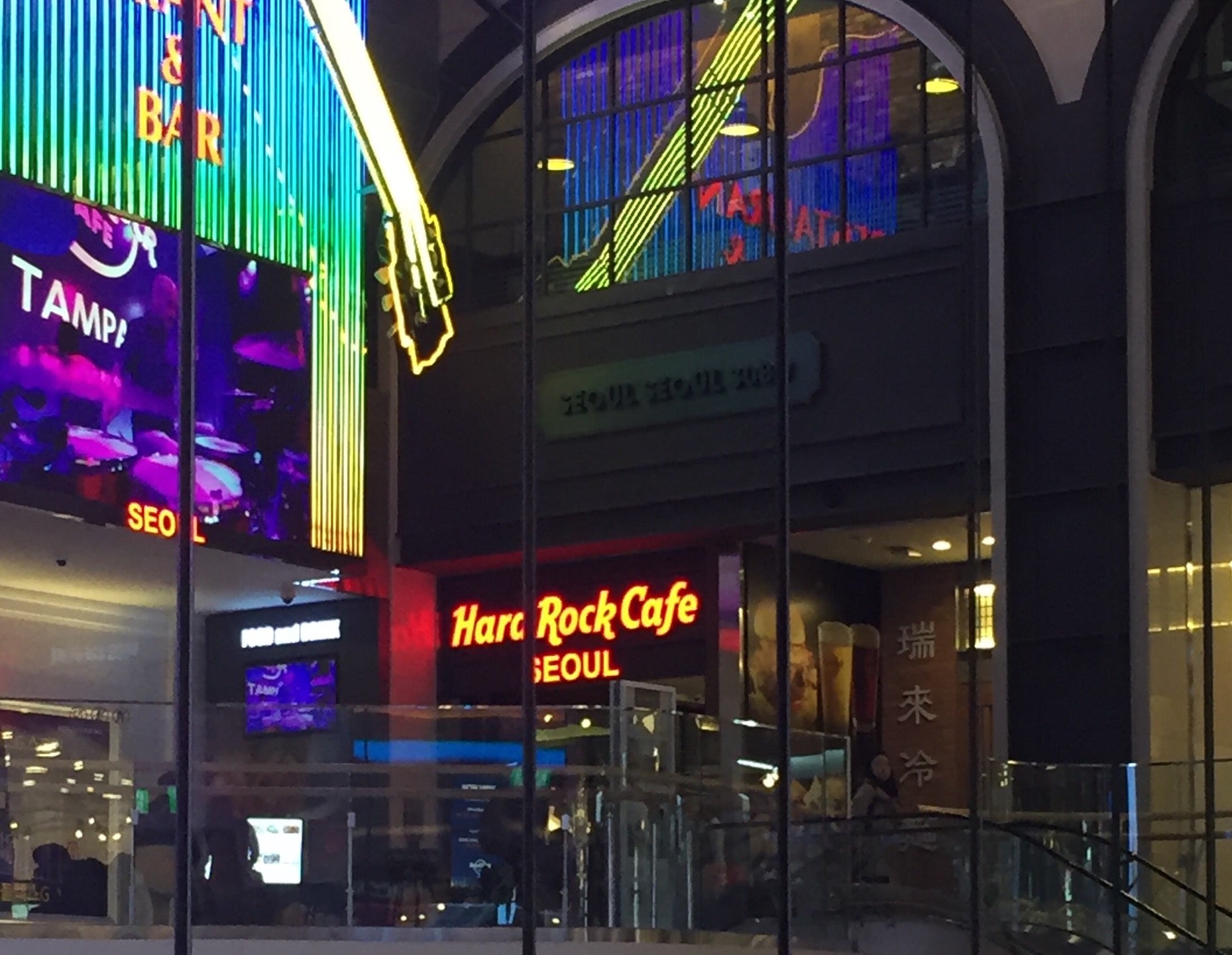 Hard Rock Cafe Seoul (하드락카페 서울)