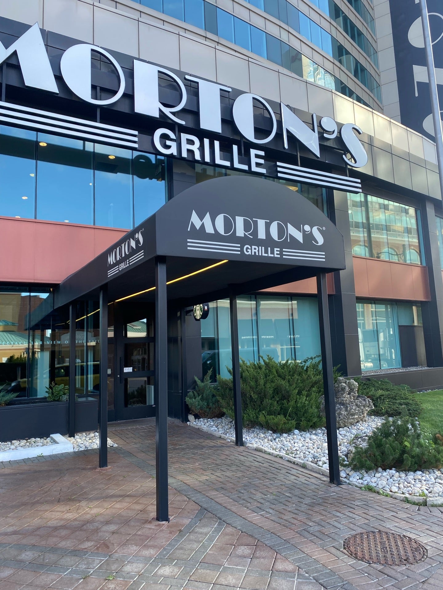 Morton's Grille