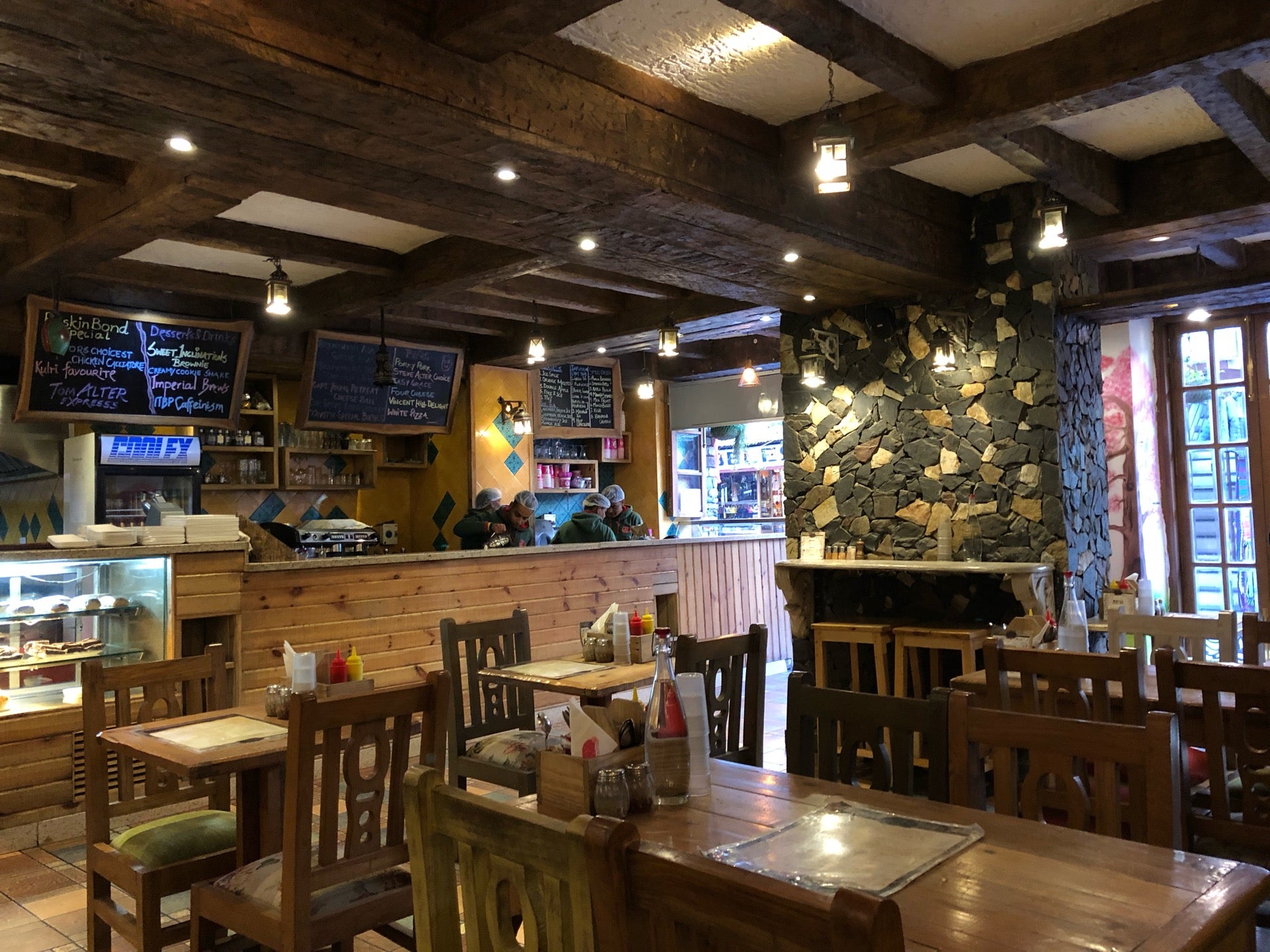 Cafe De Tavern