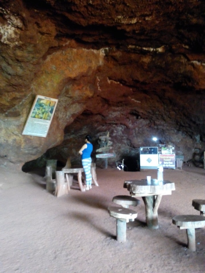Den Dine Restaurant in Cave