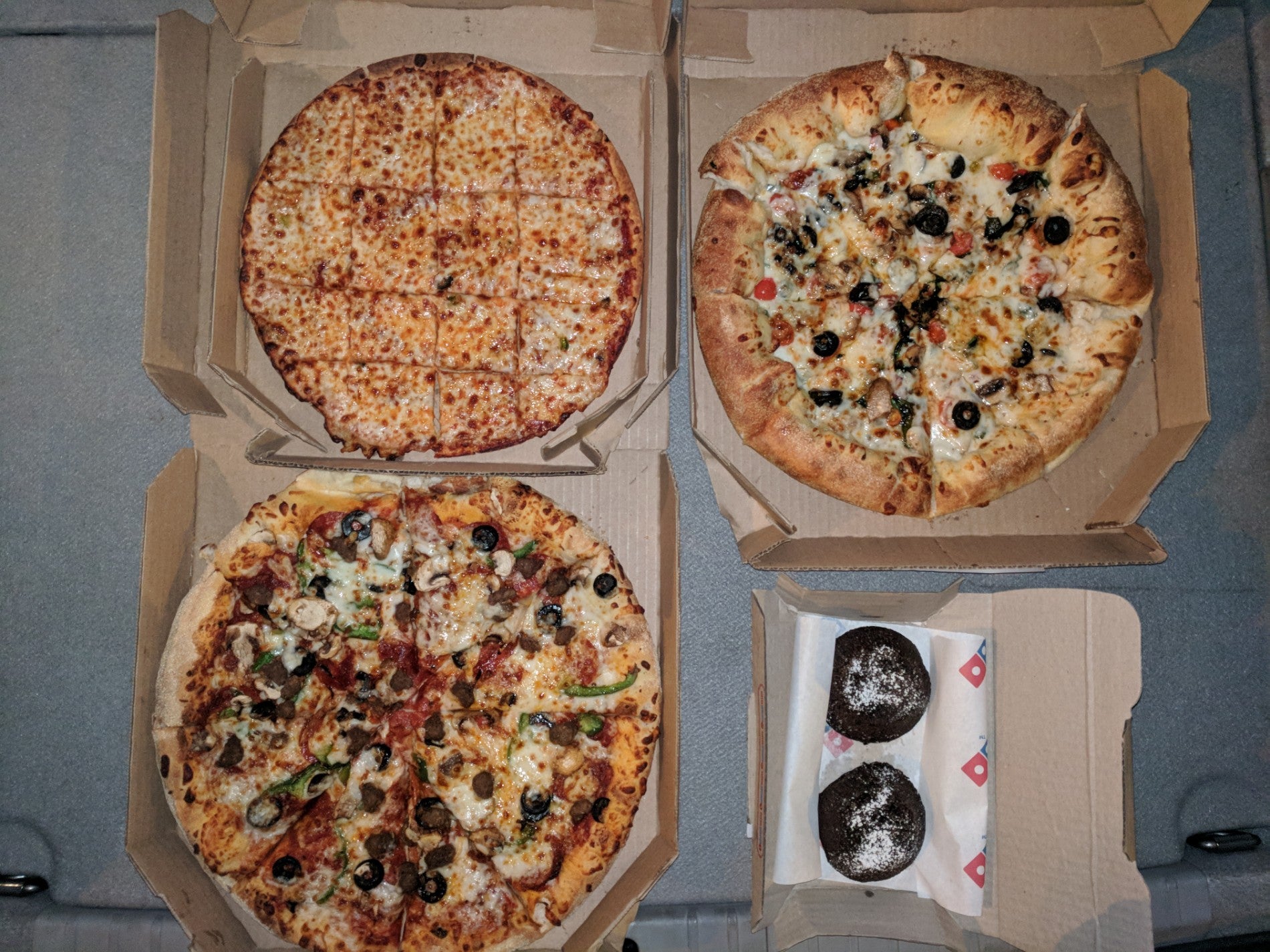Domino's Pizza (دومينوز بيتزا)