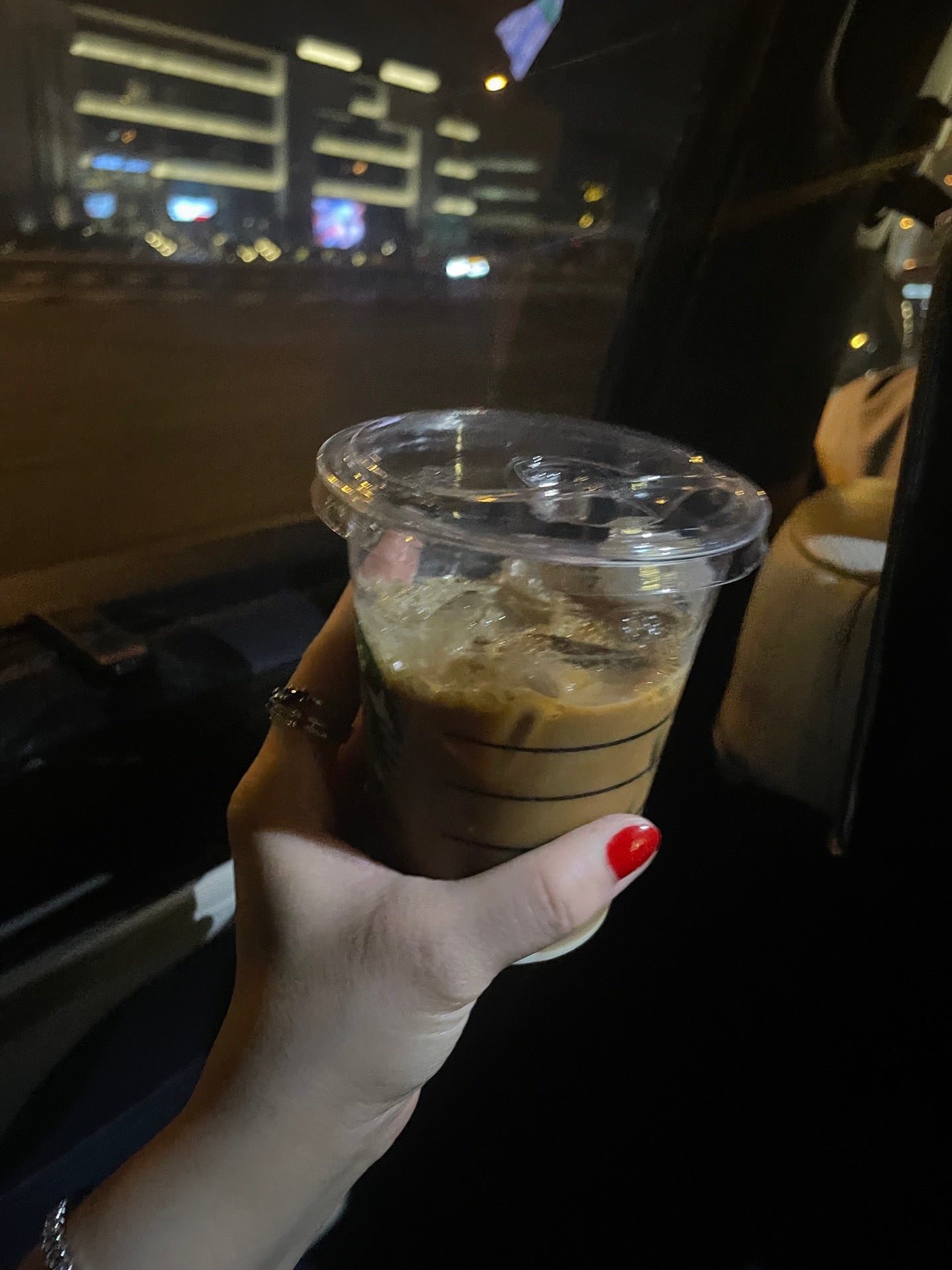 Starbucks (ستاربكس) (ستاربكس)