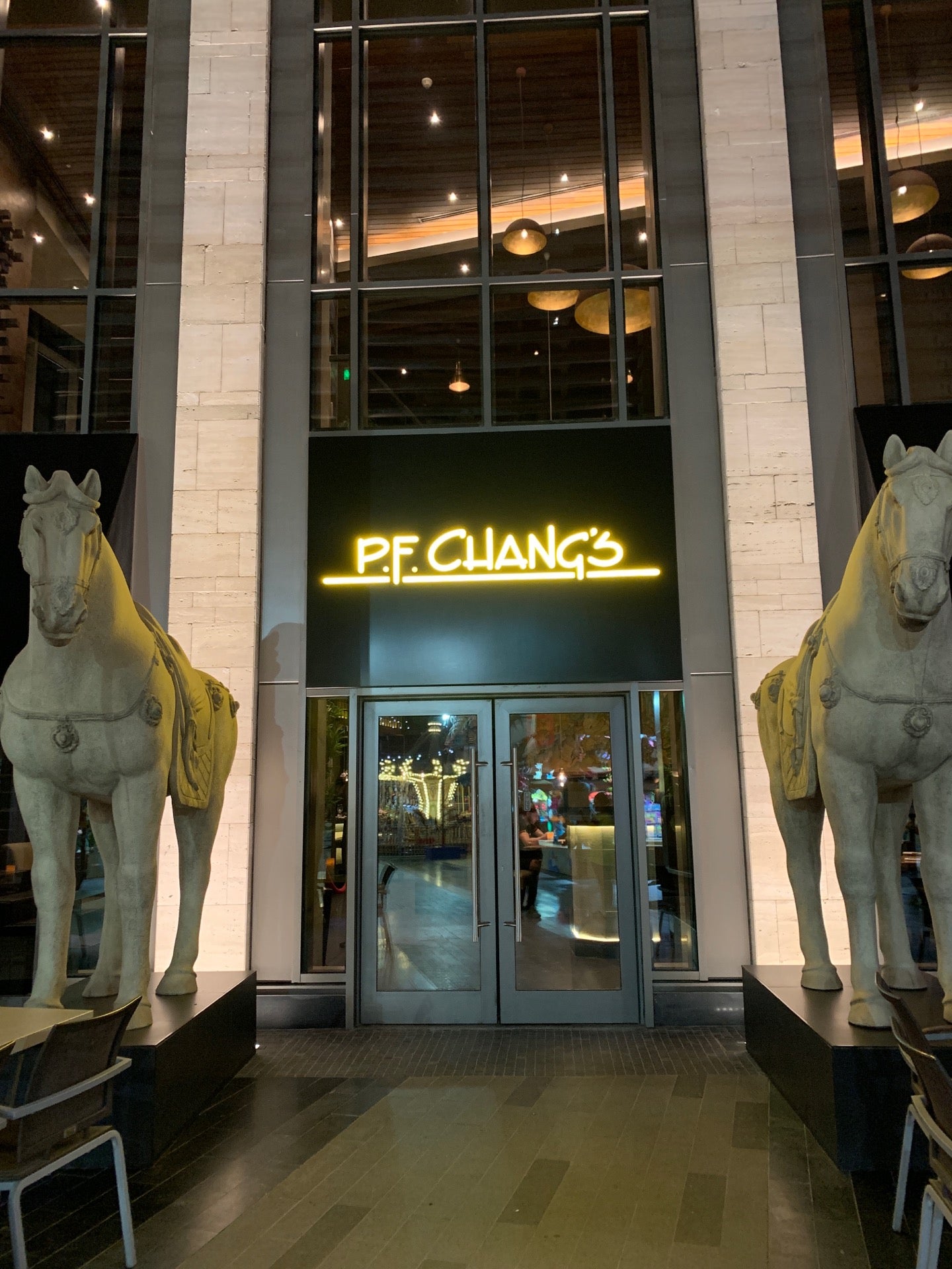 P.F. Chang's (بي إف تشانغز)