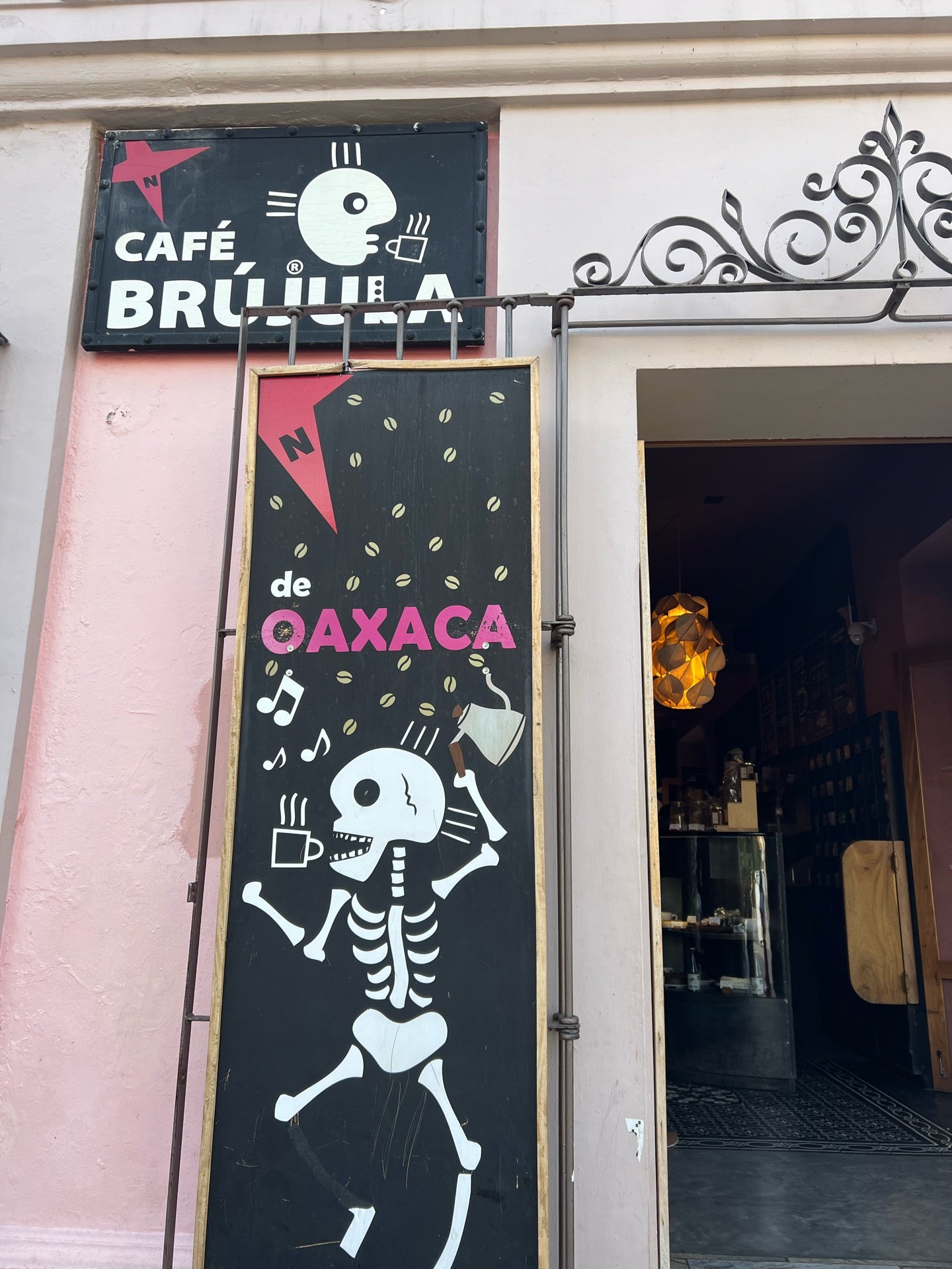 Café Brújula - Specialty Coffee Roaster