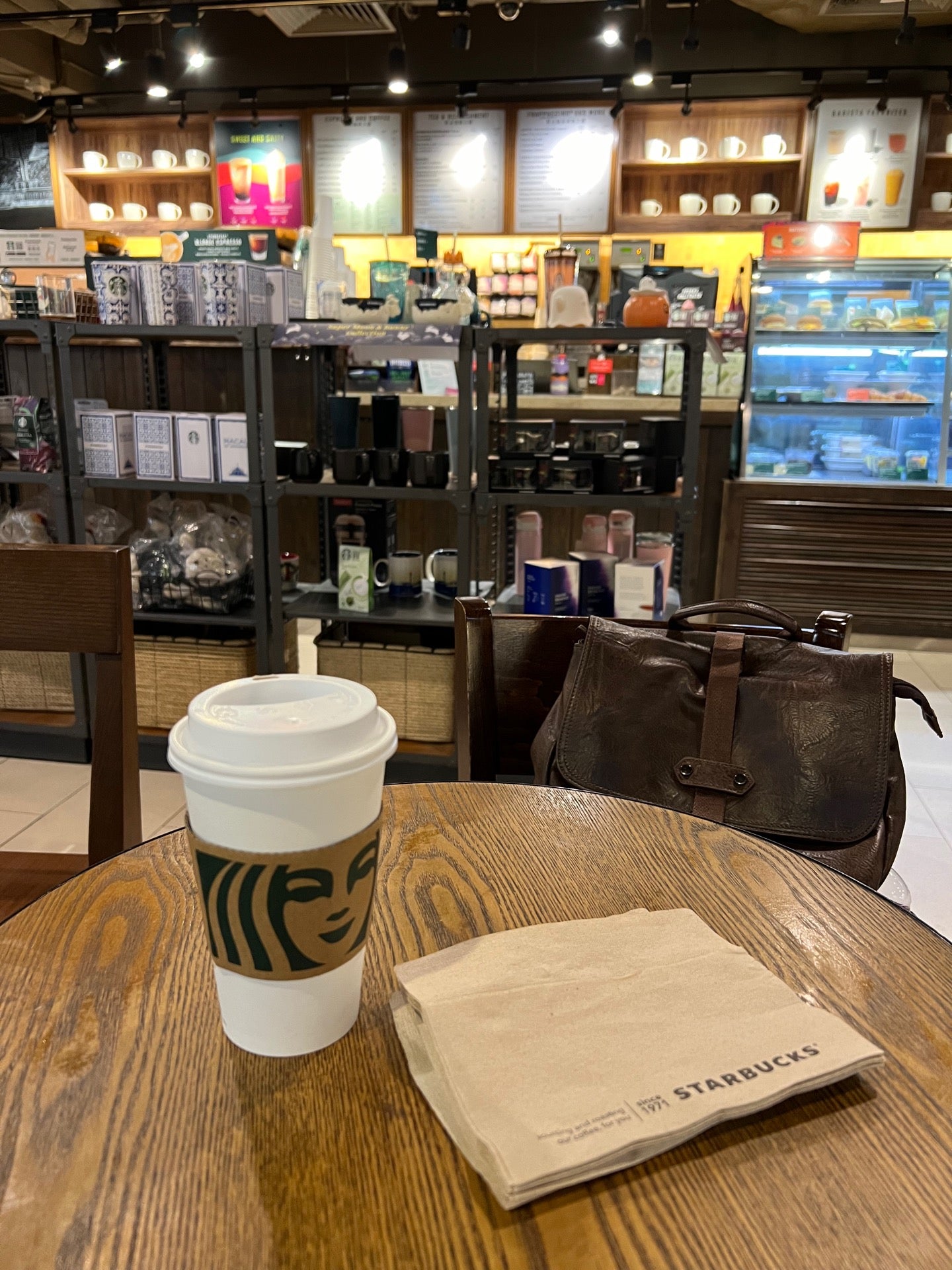 Starbucks (星巴克)