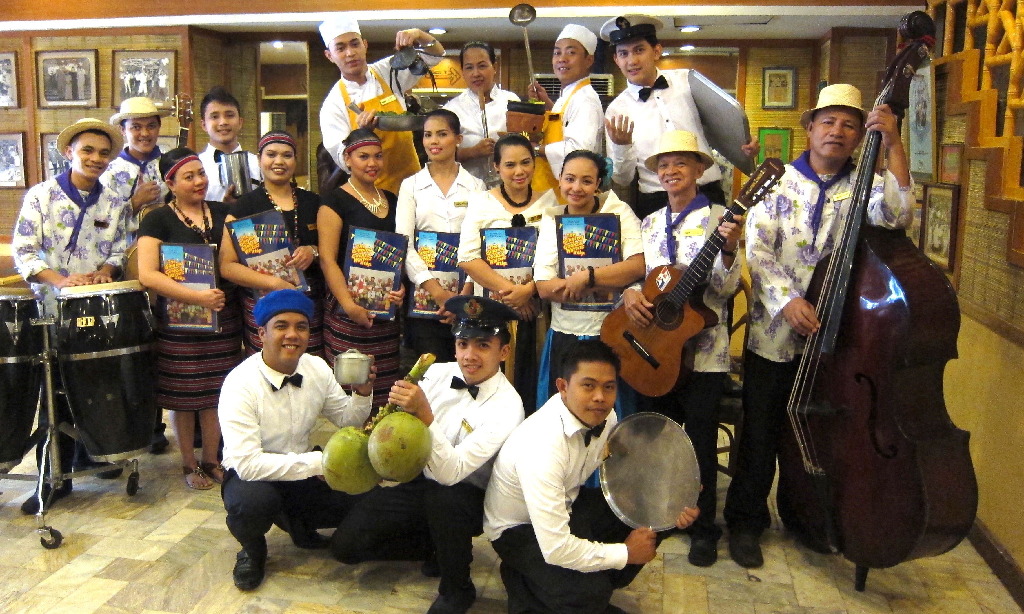 The Singing Cooks & Waiters (The Singing Cooks and Waiters Atbp)