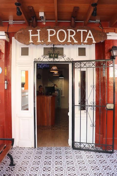 Porta Hostal