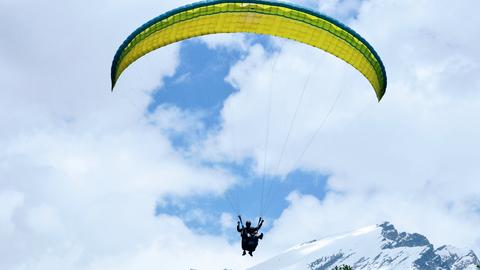 paragliding in manali high fly