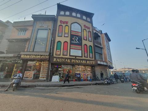 Hall Bazar
