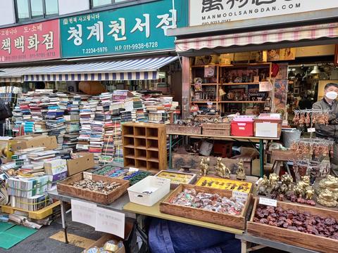 Dongmyo Flea Market