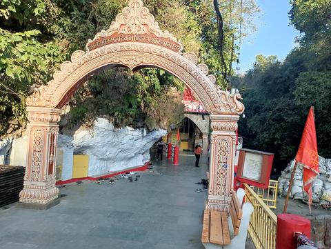 Tapkeshwar Mahadev Mandir, Dehradun