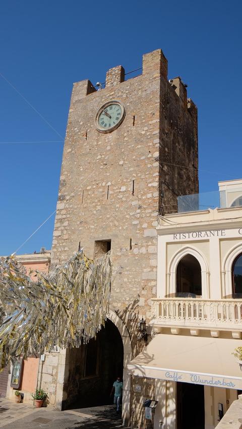 Torre dell'orologio e Porta di mezzo