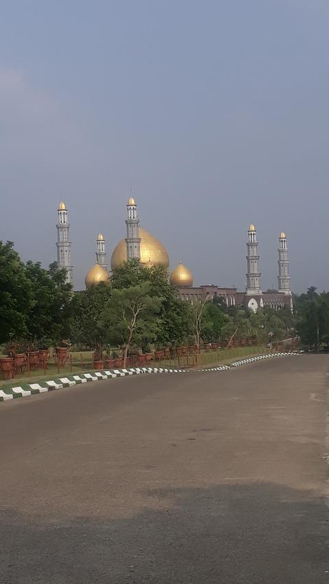 Dian Al-Mahri Golden Dome Mosque