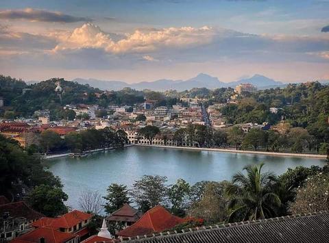 Kandy Lake