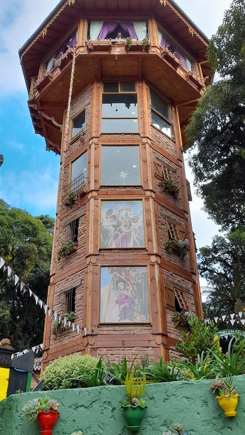 Torre Rapunzel/lago-negro