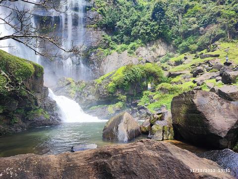 Bomburu Ella Waterfall