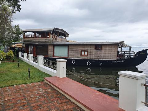 Do Houseboats (Your Houseboat Specialist)