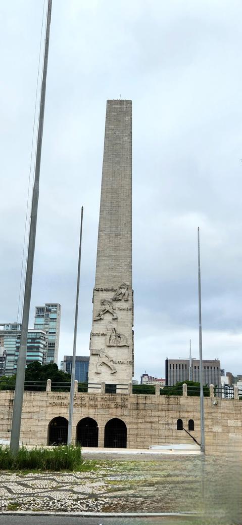Obelisco e Monumento Mausoléu ao Soldado Constitucionalista de 32