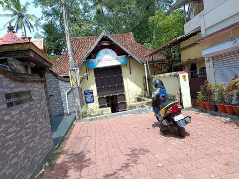 Pazhaya SreekanteswaraTemple