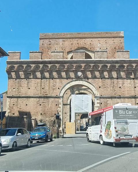 Porta dei Pìspini, Siena