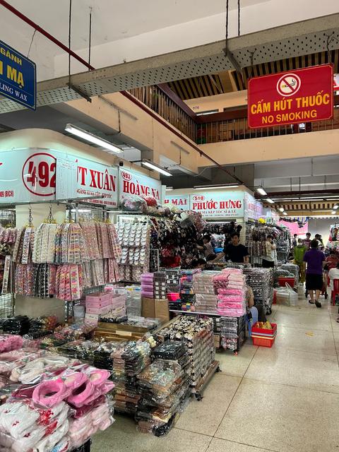 Binh Tay Market