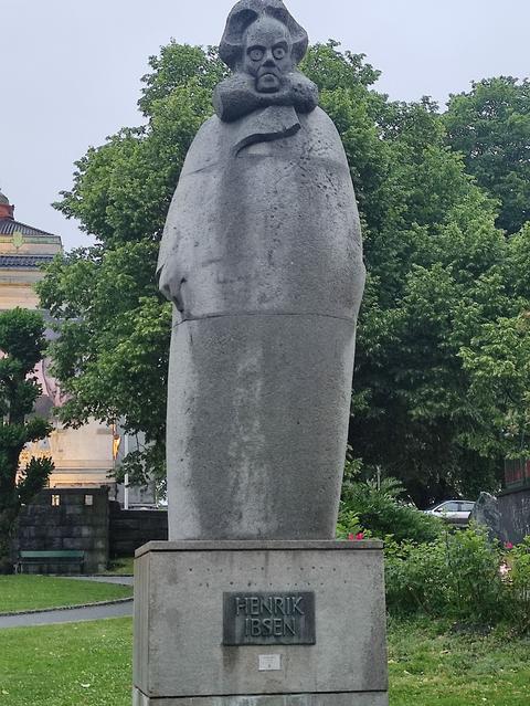 Henrik Ibsen-statue