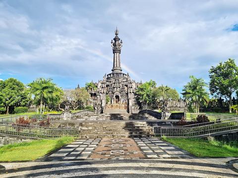 Lapangan Niti Mandala Renon - Monumen Perjuangan Rakyat Bali