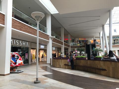 Centro Comercial Patio Clavería