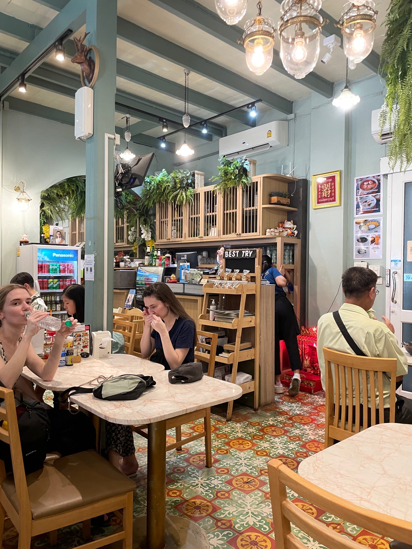 Home Café Tha Tien (โฮม คาเฟ่ ท่าเตียน)